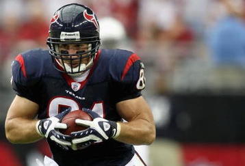 GLENDALE, AZ - OCTOBER 11:  Tight end Owen Daniels #81 of the Houston Texans runs with the ball during the NFL game against the Arizona Cardinals at the Universtity of Phoenix Stadium on October 11, 2009 in Glendale, Arizona. The Cardinals defeated the Texans 28-21.  (Photo by Christian Petersen/Getty Images)