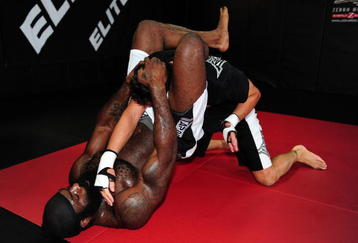 LOS ANGELES, CA - SEPTEMBER 17:  MMA Heavyweight Sensation Kimbo Slice is seen during the Workout/Media Day with Kimbo Slice and Gina Carano at the Legends Mixed Martial Arts Training Center on September 17, 2008 in Los Angeles, California.  (Photo by Robert Laberge/Getty Images)