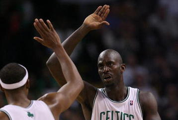 BOSTON - NOVEMBER 01:  Kevin Garnett #5 and Paul Pierce #34 of the Boston Celtics celebrate the win over the New Orleans Hornets at the TD Garden on November 1, 2009 in Boston, Massachusetts. The Celtics defeated the Hornets 97-87. NOTE TO USER: User expressly acknowledges and agrees that, by downloading and or using this photograph, User is consenting to the terms and conditions of the Getty Images License Agreement.  (Photo by Elsa/Getty Images)