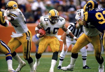 ANAHEIM, CA - 1986:  Running back Eddie Lee Ivery #40 of the Green Bay Packers runs through the hole against the Los Angeles Rams durng the 1986 NFL season at Anaheim Stadium in Anaheim, California.  (Photo by Stephen Dunn/Getty Images)  