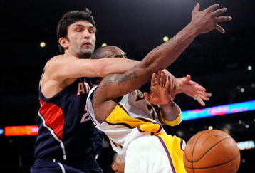 LOS ANGELES, CA - NOVEMBER 01:  Kobe Bryant #24 (R)  of the Los Angeles Lakers is fouled by Zaza Pachulia #27 of the Atlanta Hawks during the NBA basketball game at Staples Center on November 1, 2009 in Los Angeles, California. NOTE TO USER: User expressly acknowledges and agrees that, by downloading and/or using this Photograph, user is consenting to the terms and conditions of the Getty Images License Agreement.  (Photo by Kevork Djansezian/Getty Images)