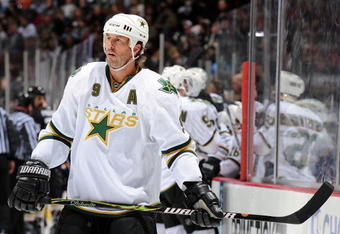 ANAHEIM, CA - MARCH 06:  Mike Modano #9 of the Dallas Stars in action against the Anaheim Ducks during the game at the Honda Center on March 6, 2009 in Anaheim, California.  (Photo by Harry How/Getty Images)