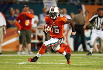 MIAMI - OCTOBER 12:  Wide receiver Davone Bess #15 of the Miami Dolphins looks for room to run against the New York Jets at Land Shark Stadium on October 12, 2009 in Miami, Florida. The Dolphins defeated the Jets 31-27.  (Photo by Doug Benc/Getty Images)
