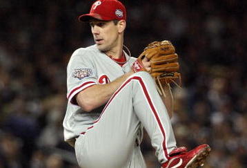 NEW YORK - OCTOBER 28:  Cliff Lee #34 of the Philadelphia Phillies throws a pitch against the New York Yankees in Game One of the 2009 MLB World Series at Yankee Stadium on October 28, 2009 in the Bronx borough of New York City.  (Photo by Jim McIsaac/Getty Images)