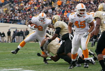 NASHVILLE, TN - NOVEMBER 22:  Montario Hardesty #2 of the Tennessee Volunteers carries the ball during the game against the Vanderbilt Commodores at Vanderbilt Stadium on November 22, 2008 in Nashville, North Carolina.  (Photo by Kevin C. Cox/Getty Images)