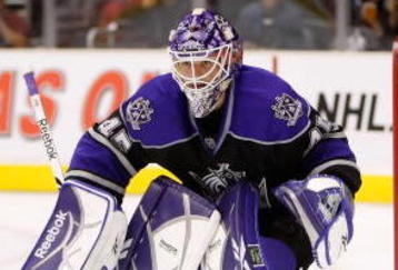 LOS ANGELES, CA - SEPTEMBER 15:  Jonathan Bernier #45 of the Los Angeles Kings plays against the Phoenix Coyotes at Staples Center on September 15, 2009 in Los Angeles, California.  (Photo by Jeff Gross/Getty Images)