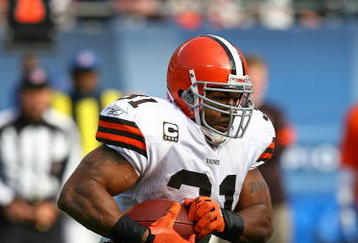 CHICAGO - NOVEMBER 01: Jamal Lewis #31 of the Cleveland Browns runs against the Chicago Bears at Soldier Field on November 1, 2009 in Chicago, Illinois. The Bears defeated the Browns 30-6. (Photo by Jonathan Daniel/Getty Images)