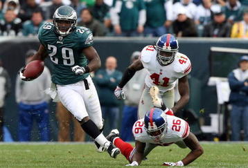 PHILADELPHIA - NOVEMBER 01:  LeSean McCoy #29 of the Philadelphia Eagles eludes the tackle attempt from Aaron Rouse #26 of the New York Giants for a long run to the endzone for a fourth quarter touchdown on November 1, 2009 at Lincoln Financial Field in Philadelphia, Pennsylvania. The Eagles defeated the Giants 40-17.  (Photo by Jim McIsaac/Getty Images)