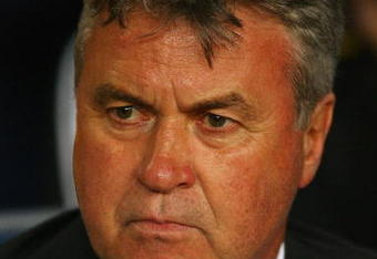 BARCELONA, SPAIN - APRIL 28:  Chelsea Manager Guus Hiddink looks on during the UEFA Champions League Semi Final First Leg match between Barcelona and Chelsea at the Nou Camp Stadium on April 28, 2009 in Barcelona, Spain.  (Photo by Alex Livesey/Getty Images)