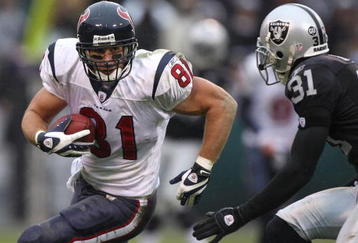 OAKLAND, CA - DECEMBER 21: Owen Daniels #81 of the Houston Texans runs after a catch against Hiram Eugene #31 of the Oakland Raiders during an NFL game on December 21, 2008 at the Oakland-Alameda County Coliseum in Oakland, California.  (Photo by Jed Jacobsohn/Getty Images)