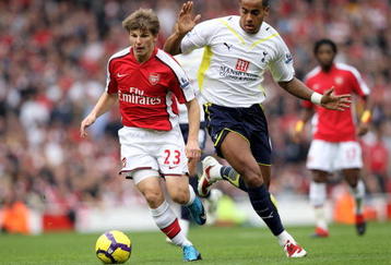 LONDON, ENGLAND - OCTOBER 31:  Andrey Arshavin of Arsenal is challenged by Tom Huddlestone of Tottenham Hotspur during the Barclays Premier League match between Arsenal and Tottenham Hotspur at the Emirates Stadium on October 31, 2009 in London, England.  (Photo by Shaun Botterill/Getty Images)