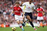 LONDON, ENGLAND - OCTOBER 31:  Andrey Arshavin of Arsenal is challenged by Tom Huddlestone of Tottenham Hotspur during the Barclays Premier League match between Arsenal and Tottenham Hotspur at the Emirates Stadium on October 31, 2009 in London, England.  (Photo by Shaun Botterill/Getty Images)