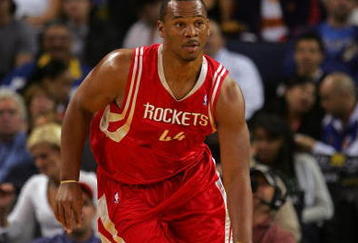 OAKLAND, CA - OCTOBER 28:  Chuck Hayes #44 of the Houston Rockets dribbles the ball during their game against the Golden State Warriors at Oracle Arena on October 28, 2009 in Oakland, California.  (Photo by Ezra Shaw/Getty Images)