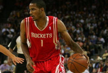 OAKLAND, CA - OCTOBER 28:  Trevor Ariza #1 of the Houston Rockets dribbles the ball during their game against the Golden State Warriors at Oracle Arena on October 28, 2009 in Oakland, California.  (Photo by Ezra Shaw/Getty Images)