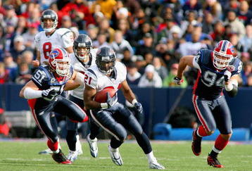 ORCHARD PARK, NY - NOVEMBER 01:  Ryan Moats #21 of the Houston Texans runs ahead of Paul Posluszny #51 and Aaron Schobel #94 of  the Buffalo Bills at Ralph Wilson Stadium on November 1, 2009 in Orchard Park, New York. Houston won 31-10.  (Photo by Rick Stewart/Getty Images)