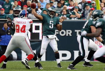 PHILADELPHIA - NOVEMBER 01:  Donovan McNabb #5 of the Philadelphia Eagles throws a pass against the New York Giants on November 1, 2009 at Lincoln Financial Field in Philadelphia, Pennsylvania. The Eagles defeated the Giants 40-17.  (Photo by Jim McIsaac/Getty Images)