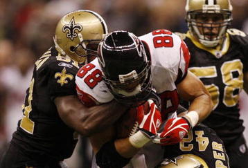 NEW ORLEANS - NOVEMBER 2:  Tony Gonzalez #88 of the Atlanta Falcons makes a first down then is stopped by Jonathan Vilma #51 and Darren Sharper #42 of the New Orleans Saints during the fourth quarter of the game at the Louisiana Superdome on November 2, 2009 in New Orleans, Louisiana. (Photo by Chris Graythen/Getty Images)