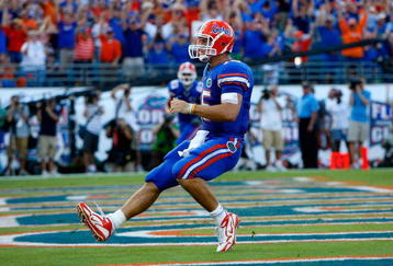 JACKSONVILLE, FL - OCTOBER 31:  Quarterback Tim Tebow #15 of the Florida Gators rushes in for a touchdown against the Georgia Bulldogs at Jacksonville Municipal Stadium on October 31, 2009 in Jacksonville, Florida.  (Photo by Kevin C. Cox/Getty Images)