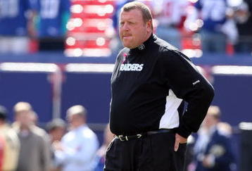 EAST RUTHERFORD, NJ - OCTOBER 11:  Head coach Tom Cable of the Oakland Raiders looks on before playing the New York Giants on October 11, 2009 at Giants Stadium in East Rutherford, New Jersey.  (Photo by Jim McIsaac/Getty Images)