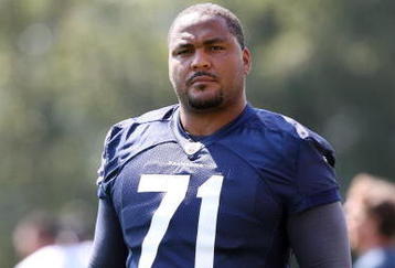 RENTON, WA - JULY 31:  Tackle Walter Jones #71 looks on during training camp at the Seahawks training facility on July 31, 2009 in Renton, Washington. (Photo by Otto Greule Jr/Getty Images) 