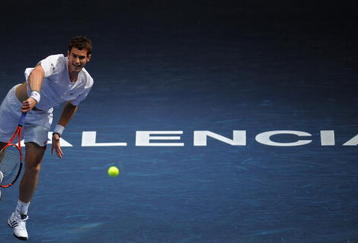VALENCIA, SPAIN - NOVEMBER 03:  Andy Murray of Great Britain serves the ball in his first round match against Daniel Gimeno-Traver of Spain during the ATP 500 World Tour Valencia Open tennis tournament at the Ciudad de las Artes y las Ciencias on November 3, 2009 in Valencia, Spain.  (Photo by Jasper Juinen/Getty Images)