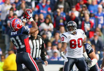 ORCHARD PARK, NY - NOVEMBER 01: Jairus Byrd #31 of the Buffalo Bills intercepts a pass that deflected off of Andre Johnson #80 of the Houston Texans at Ralph Wilson Stadium on November 1, 2009 in Orchard Park, New York.  (Photo by Rick Stewart/Getty Images)