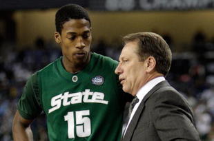 DETROIT - APRIL 06:  Head coach Tom Izzo of the Michigan State Spartans gestures as he talks with Durrell Summers #15 in the second half against the North Carolina Tar Heels during the 2009 NCAA Division I Men's Basketball National Championship game at Ford Field on April 6, 2009 in Detroit, Michigan.  (Photo by Andy Lyons/Getty Images)