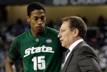 DETROIT - APRIL 06:  Head coach Tom Izzo of the Michigan State Spartans gestures as he talks with Durrell Summers #15 in the second half against the North Carolina Tar Heels during the 2009 NCAA Division I Men's Basketball National Championship game at Ford Field on April 6, 2009 in Detroit, Michigan.  (Photo by Andy Lyons/Getty Images)