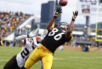 PITTSBURGH, PA - OCTOBER 18: Hines Ward #86 of the Pittsburgh Steelers tries to make a reception in the corner of the end zone against the Cleveland Browns at Heinz Field on October 18, 2009 in Pittsburgh, Pennsylvania. The pass was incomplete but the Steelers defeated the Browns 27-14. (Photo by Joe Robbins/Getty Images)