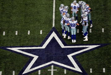 ARLINGTON, TX - NOVEMBER 01:  Quarterback Tony Romo #9 of the Dallas Cowboys huddles the offense during play against the Seattle Seahawks at Cowboys Stadium on November 1, 2009 in Arlington, Texas.  (Photo by Ronald Martinez/Getty Images)
