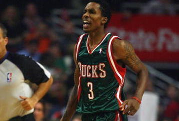 CHICAGO - NOVEMBER 03: Brandon Jennings #3 of the Milwaukee Bucks brings the ball upcourt against the Chicago Buslls at the United Center on November 3, 2009 in Chicago, Illinois. (Photo by Jonathan Daniel/Getty Images)