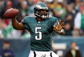 PHILADELPHIA - NOVEMBER 01:  Donovan McNabb #5 of the Philadelphia Eagles throws a pass against the New York Giants on November 1, 2009 at Lincoln Financial Field in Philadelphia, Pennsylvania. The Eagles defeated the Giants 40-17.  (Photo by Jim McIsaac/Getty Images)