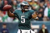 PHILADELPHIA - NOVEMBER 01:  Donovan McNabb #5 of the Philadelphia Eagles throws a pass against the New York Giants on November 1, 2009 at Lincoln Financial Field in Philadelphia, Pennsylvania. The Eagles defeated the Giants 40-17.  (Photo by Jim McIsaac/Getty Images)