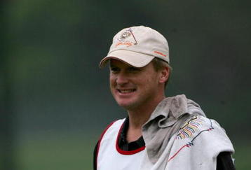 PALM HARBOR, FL - MARCH 06:  Head coach Jon Gruden of the Tampa Bay Buccaneers caddies for John Daly during the first round of the PODS Championship at Innisbrook Resort and Golf Club on March 6, 2008 in Tarpon Springs, Florida.  (Photo by Sam Greenwood/Getty Images)