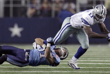 ARLINGTON, TX - AUGUST 21:  Wide receiver Roy Williams #11 of the Dallas Cowboys carries the ball in the first quarter against corner back Cortland Finnegan #31of the Tennessee Titans during a preseason game at Cowboys Stadium on August 21, 2009 in Arlington, Texas. (Photo by Tom Pennington/Getty Images)
