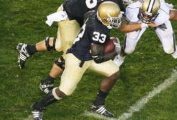 SOUTH BEND, IN - OCTOBER 03: Robert Hughes #33 of the Notre Dame Fighting Irish gains yardage against the Washington Huskies on October 3, 2009 at Notre Dame Stadium in South Bend, Indiana. Notre Dame defeated Washington 37-30 in overtime. (Photo by Jonathan Daniel/Getty Images)