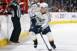 OTTAWA, ON - OCTOBER 22:  J.P Dumont #71 of the Nashville Predators handles the puck against the Ottawa Senators during a game at Scotiabank Place on October 22, 2009 in Ottawa, Canada.  (Photo by Phillip MacCallum/Getty Images)