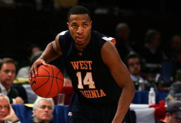 NEW YORK - MARCH 13:  Darris Nichols #14 of the West Virginia Mountaineers handles the ball against the Connecticut Huskies during day two of the 2008 Big East Men's Basketball Championship at Madison Square Garden on March 13, 2008 in New York City.  (Photo by Jim McIsaac/Getty Images)