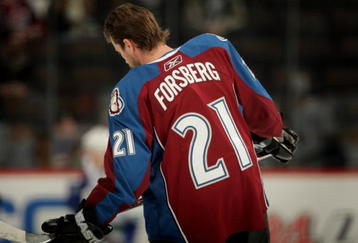 DENVER - MARCH 04:  Peter Forsberg #21 of the Colorado Avalanche takes the ice for the first time since rejoining the team as they warm up prior to facing the Vancouver Canucks at the Pepsi Center on March 4, 2008 in Denver, Colorado. The Avalanche went on to defeat the Canucks 2-1.  (Photo by Doug Pensinger/Getty Images)