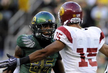 EUGENE, OR - OCTOBER 31: Wide receiver Garrett Embry #86 of the Oregon Ducks gets in the face of cornerback Kevin Thomas #15 of the  USC Trojans during action in the first quarter of the game at Autzen Stadium on October 31, 2009 in Eugene, Oregon. Oregon defeated USC 47-20. (Photo by Steve Dykes/Getty Images)