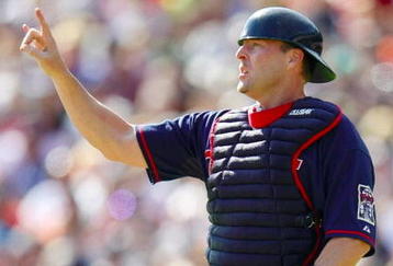 DETROIT - OCTOBER 1:  Catcher Mike Redmond #55 of the Minnesota Twins puts holds up his fingers signaling 'two-outs' against the Detroit Tigers during the game on October 1, 2009 at Comerica Park in Detroit, Michigan. (Photo by Gregory Shamus/Getty Images)