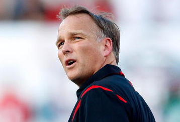 JACKSONVILLE, FL - OCTOBER 31:  Head coach Mark Richt of the Georgia Bulldogs looks on during the game against the Florida Gators at Jacksonville Municipal Stadium on October 31, 2009 in Jacksonville, Florida.  (Photo by Kevin C. Cox/Getty Images)