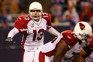 EAST RUTHERFORD, NJ - OCTOBER 25:  Kurt Warner #13 of the Arizona Cardinals signals against the New York Giants on October 25, 2009 at Giants Stadium in East Rutherford, New Jersey.  (Photo by Chris McGrath/Getty Images)