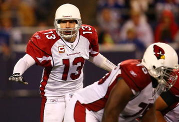 EAST RUTHERFORD, NJ - OCTOBER 25:  Kurt Warner #13 of the Arizona Cardinals signals against the New York Giants on October 25, 2009 at Giants Stadium in East Rutherford, New Jersey.  (Photo by Chris McGrath/Getty Images)