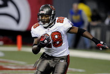 ATLANTA - DECEMBER 14: Running back Warrick Dunn #28 of the Tampa Bay Buccaneers rushes upfield against the Atlanta Falcons at the Georgia Dome on December 14, 2008 in Atlanta, Georgia.  (Photo by Al Messerschmidt/Getty Images) 