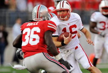 COLUMBUS, OH - OCTOBER 10:  Quarterback Scott Tolzien #16 of the Wisconsin Badgers looks for running room as Brian Rolle #36 of the Ohio State Buckeyes closes in for the tackle at Ohio Stadium on October 10, 2009 in Columbus, Ohio.  (Photo by Jamie Sabau/Getty Images)