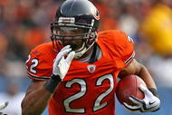 CHICAGO - NOVEMBER 01: Matt Forte #22 of the Chicago Bears runs against the Cleveland Browns at Soldier Field on November 1, 2009 in Chicago, Illinois. The Bears defeated the Browns 30-6. (Photo by Jonathan Daniel/Getty Images)