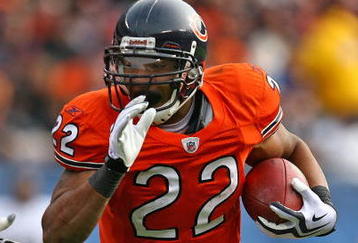 CHICAGO - NOVEMBER 01: Matt Forte #22 of the Chicago Bears runs against the Cleveland Browns at Soldier Field on November 1, 2009 in Chicago, Illinois. The Bears defeated the Browns 30-6. (Photo by Jonathan Daniel/Getty Images)