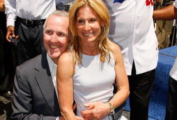 HOLLYWOOD - JUNE 20:  Team owner Frank McCourt (L) and wife Jamie attend a special star ceremony honoring the Los Angeles Dodgers with an Award of Excellence on the Hollywood Walk of Fame on June 20, 2008 in Hollywood, California.  (Photo by Vince Bucci/Getty Images)