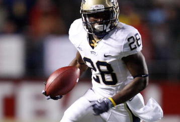 PISCATAWAY, NJ - OCTOBER 16:  Dion Lewis #28 of the University of Pittsburgh Panthers runs against the the Rutgers University Scarlett Knights on October 16, 2009 at Rutgers Stadium in Piscataway, New Jersey.  (Photo by Jared Wickerham/Getty Images)